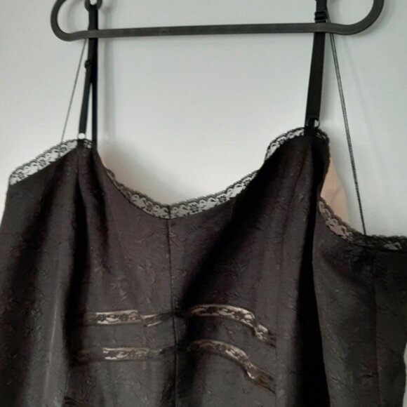 LONDON TIMES - New - Elegant Black Lace Evening Dress Spaghetti Straps Sz 24 - Picture 3 of 10